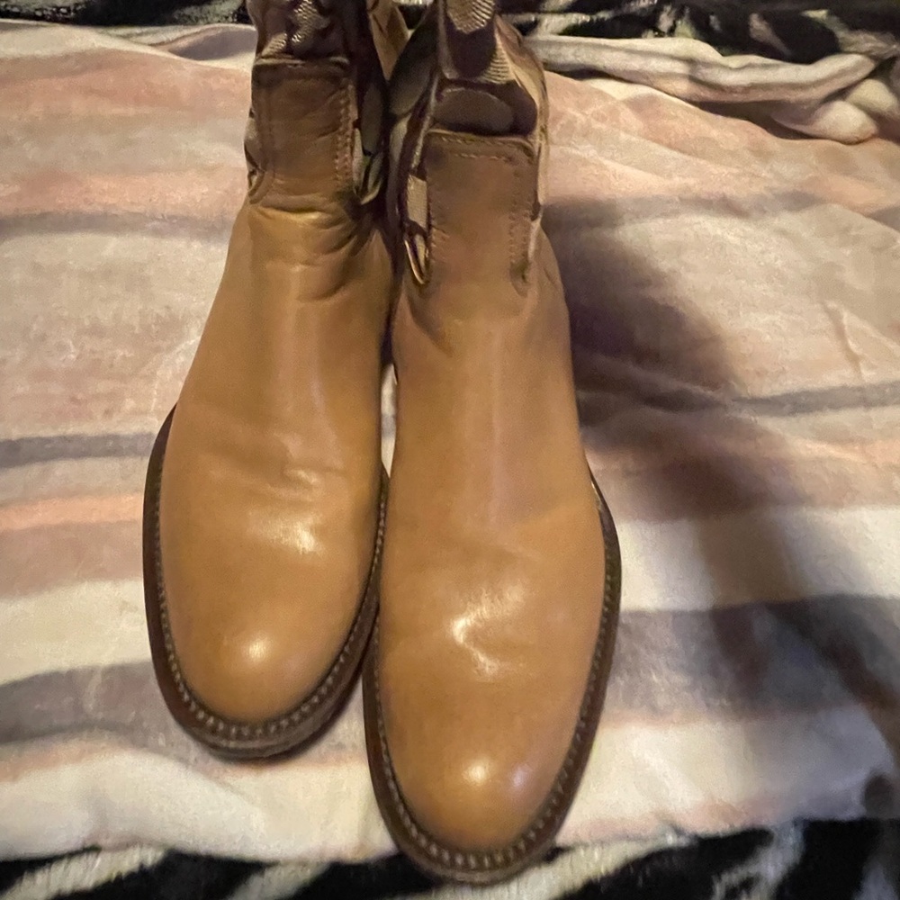 Coach boots 👢 - Picture 2 of 9